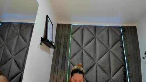 Jena  online show from December 22, 2025, 7:44 pm