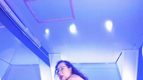 jenifer_cruz online show from April 30, 2026, 5:47 am