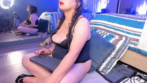 jenifer_cruz online show from May 3, 2026, 5:35 am
