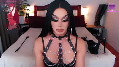 Queen Jenifer online show from July 13, 2026, 3:53 am