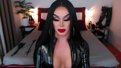 Queen Jenifer online show from August 7, 2026, 6:04 am