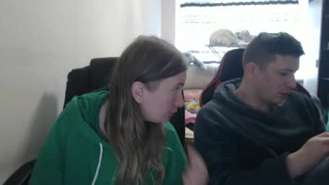 JenisAndPeter online show from October 19, 2025, 8:04 am