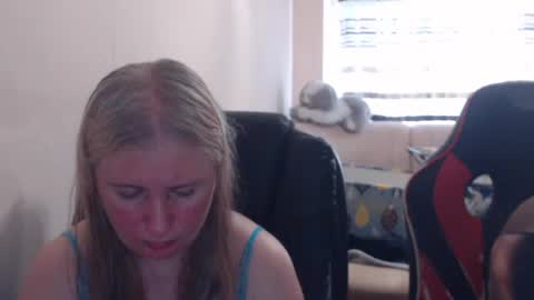 Snapshot of jenisandpeter chatting on June 22, 2026, 4:59 pm JenisAndPeter online show from June 22, 2026, 4:59 pm