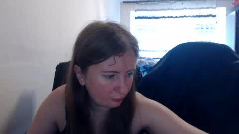 Snapshot of jenisandpeter chatting on July 19, 2026, 6:28 am JenisAndPeter online show from July 19, 2026, 6:28 am