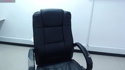 jenn online show from October 22, 2025, 4:07 pm