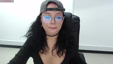 jenn online show from December 2, 2025, 7:09 pm