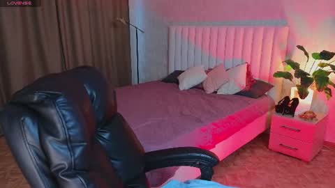 Snapshot of jenna_adams_ chatting on June 15, 2026, 12:35 am jenna_adams_ online show from June 15, 2026, 12:35 am
