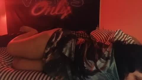 Snapshot of jennabrady chatting on June 18, 2026, 10:47 pm Dragon Queen. Be my Dragon -- and online show from June 18, 2026, 10:47 pm