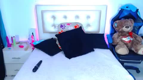 Snapshot of jenng18 chatting on December 22, 2024, 11:31 pm jenn online show from December 22, 2024, 11:31 pm