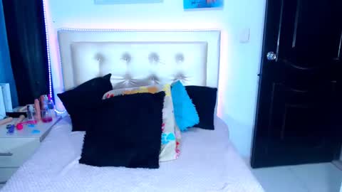 Snapshot of jenng18 chatting on February 16, 2025, 11:16 pm jenn online show from February 16, 2025, 11:16 pm