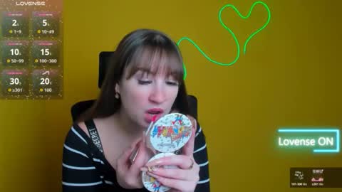 Snapshot of jennifer_xo_ chatting on October 18, 2025, 5:43 am Jennifer online show from October 18, 2025, 5:43 am