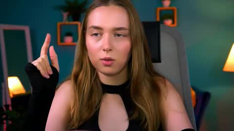 Jennifer online show from September 19, 2025, 9:26 pm