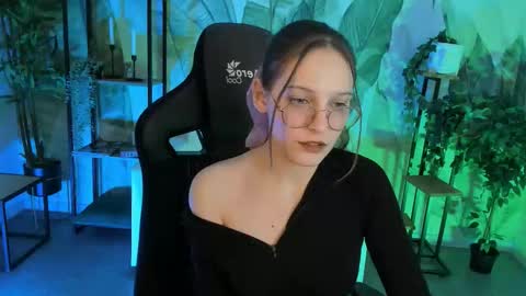 jenniferkiim online show from December 15, 2025, 3:16 pm