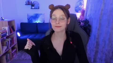 jenniferkiim online show from February 23, 2026, 11:18 am