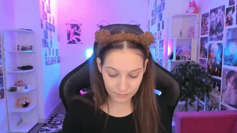 jenniferkiim online show from March 8, 2026, 8:18 am