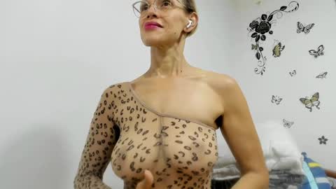 Snapshot of jenniferloveyou chatting on June 5, 2026, 5:18 pm jenniferloveyou online show from June 5, 2026, 5:18 pm