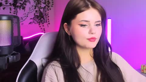 Jenni online show from December 1, 2024, 7:36 pm