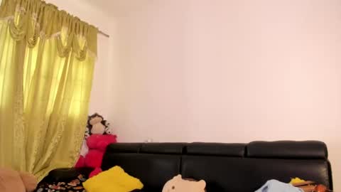 jenniifer_t online show from May 1, 2026, 5:17 pm