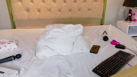 jenny__lawrence online show from July 17, 2026, 12:06 am