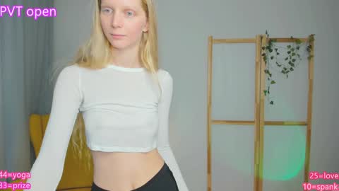 Snapshot of jenny_ames chatting on December 11, 2024, 9:01 pm Jenny online show from December 11, 2024, 9:01 pm