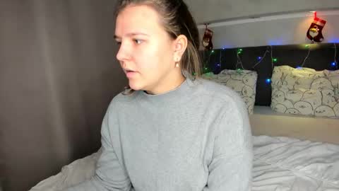 Snapshot of jenny_jimmy chatting on December 17, 2025, 1:22 am Jenny online show from December 17, 2025, 1:22 am