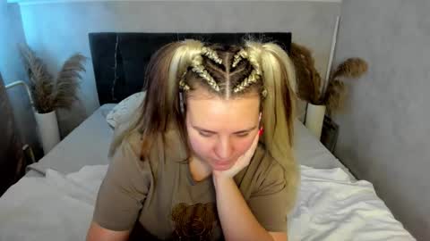 Snapshot of jenny_jimmy chatting on February 20, 2026, 6:19 am Jenny online show from February 20, 2026, 6:19 am