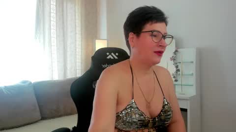 Jenny online show from May 5, 2026, 8:22 am