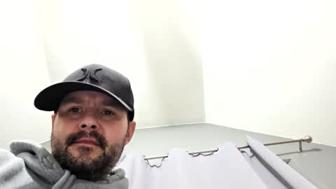 Snapshot of jerbonezgood chatting on December 17, 2025, 7:25 am Lous online show from December 17, 2025, 7:25 am