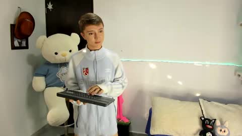 Snapshot of jeremy_salvatore_ chatting on May 7, 2026, 9:31 pm jero independent model online show from May 7, 2026, 9:31 pm