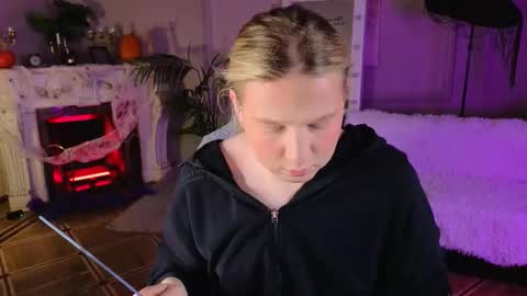 jes_solar online show from October 31, 2025, 9:05 pm