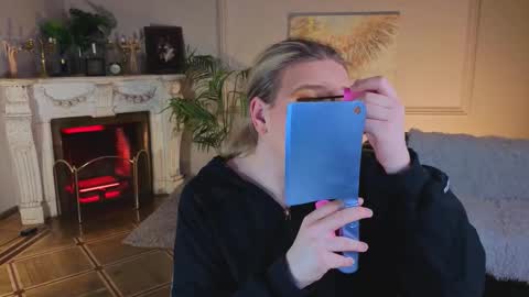 jes_solar online show from November 26, 2025, 7:59 pm