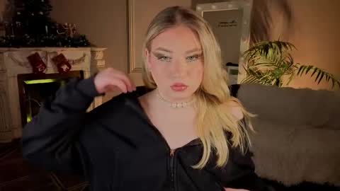 jes_solar online show from December 15, 2025, 9:41 pm