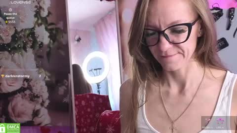 jesica_moon_peachyy online show from May 9, 2026, 3:01 am