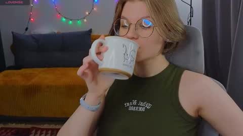 Snapshot of jess0e9 chatting on November 4, 2025, 1:10 pm JessieVibes online show from November 4, 2025, 1:10 pm