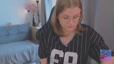 Snapshot of jess0e9 chatting on June 20, 2026, 2:42 pm JessieVibes online show from June 20, 2026, 2:42 pm