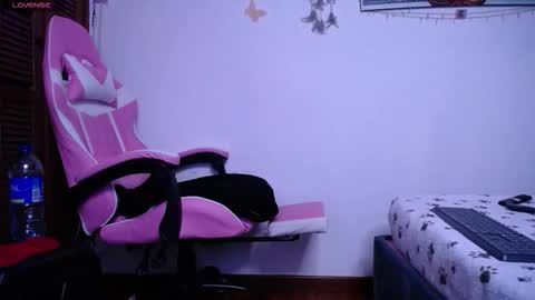 Snapshot of jessi1986_ chatting on October 23, 2025, 12:37 pm Jessie online show from October 23, 2025, 12:37 pm