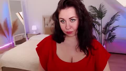 jessicaevanse online show from April 16, 2026, 7:42 am