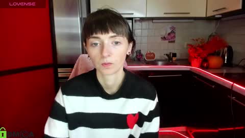 jessicaforris online show from November 26, 2025, 8:04 am