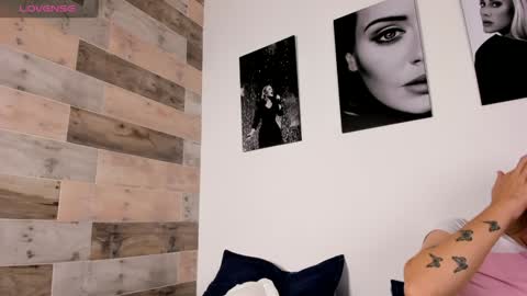 Snapshot of jessicameron chatting on December 30, 2024, 1:04 am JESSI AND NAOMI online show from December 30, 2024, 1:04 am