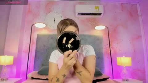 Snapshot of jessicameron chatting on November 9, 2025, 11:36 pm JESSI AND NAOMI online show from November 9, 2025, 11:36 pm