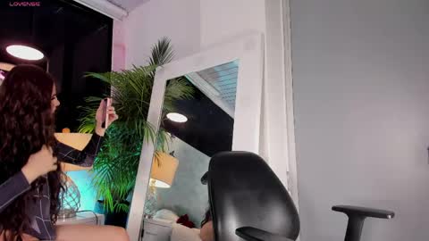 JESSI AND NAOMI online show from May 5, 2026, 4:09 am