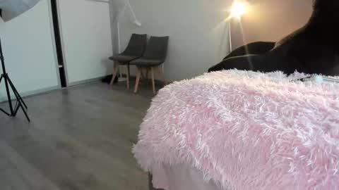 JessicaMooon online show from February 17, 2026, 9:06 am
