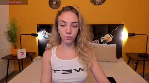 Snapshot of jessie_curlyy chatting on September 22, 2025, 1:40 am Jessie online show from September 22, 2025, 1:40 am