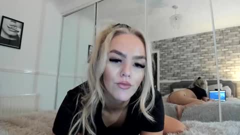 jessiebella0210_ online show from February 2, 2026, 8:40 pm
