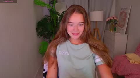 Snapshot of jessiestarz chatting on July 1, 2026, 1:34 pm Jessi online show from July 1, 2026, 1:34 pm
