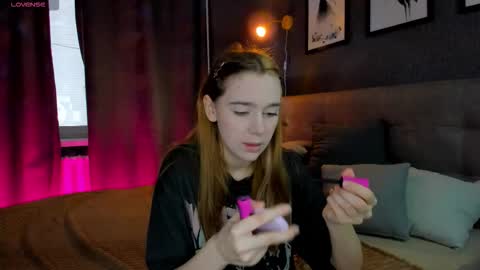 Snapshot of jessiexxiv chatting on October 7, 2025, 6:43 am Jessie online show from October 7, 2025, 6:43 am