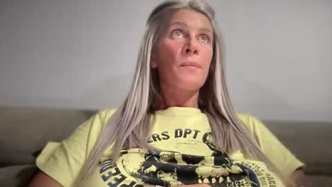 Snapshot of jessye_vega chatting on October 3, 2025, 5:43 pm Jessye online show from October 3, 2025, 5:43 pm