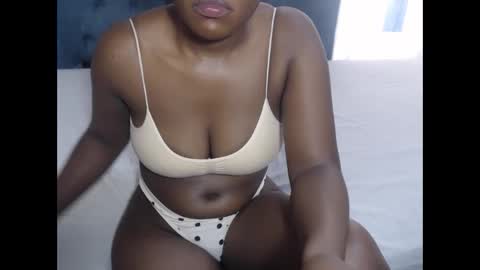 Snapshot of jessyhoneyx chatting on February 12, 2026, 10:43 am jessyhoneyx online show from February 12, 2026, 10:43 am