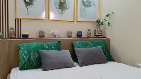 Francesca online show from January 14, 2025, 7:48 am