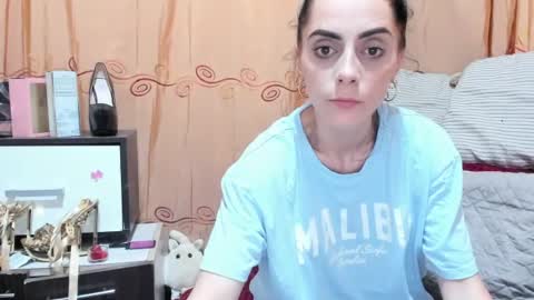 Snapshot of jessylonghair chatting on July 13, 2026, 9:50 pm Jessylonghair online show from July 13, 2026, 9:50 pm